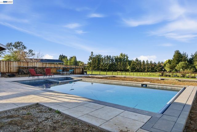 2680 Marina Ave., Livermore, CA 94550