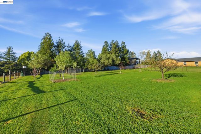 2680 Marina Ave., Livermore, CA 94550