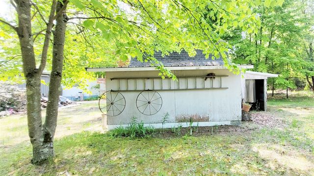 5350 E Crystal Lake Road, Holton, MI 49425