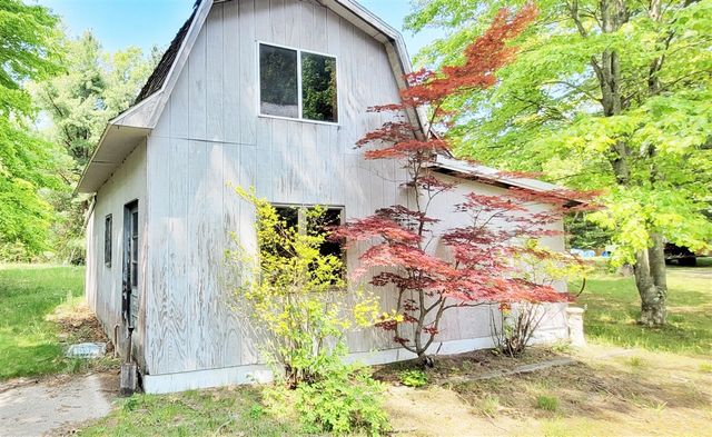 5350 E Crystal Lake Road, Holton, MI 49425