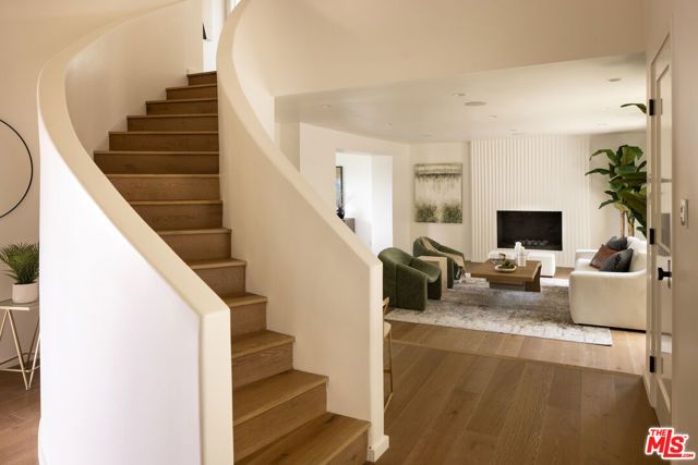 8620 Skyline Drive, Los Angeles, CA 90046