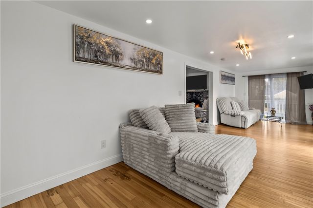 129 Shore Road, East Providence, RI 02903