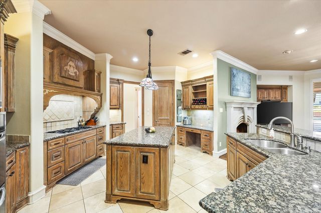 700 Starlight Pass, Heath, TX 75032