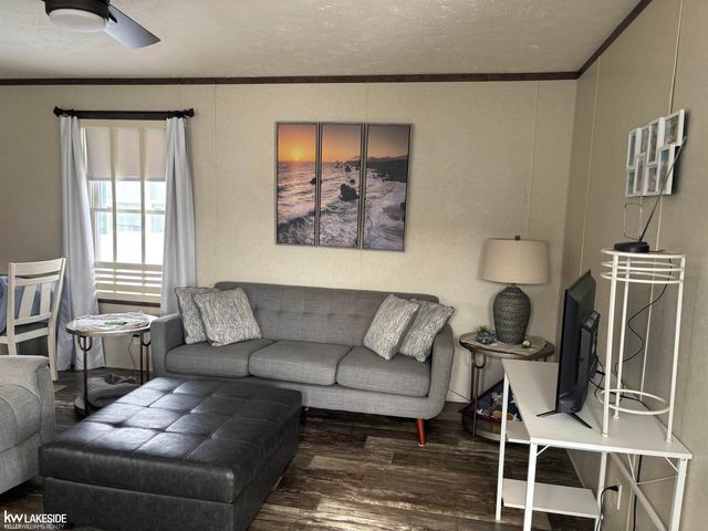 38047 Leverette Avenue, Clinton Twp, MI 48038