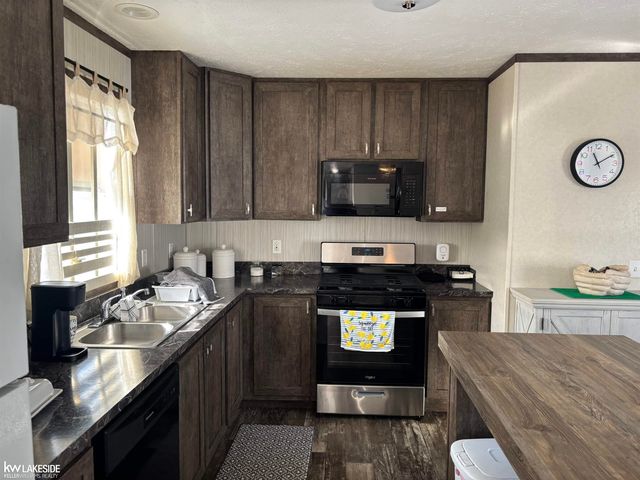 38047 Leverette Avenue, Clinton Twp, MI 48038