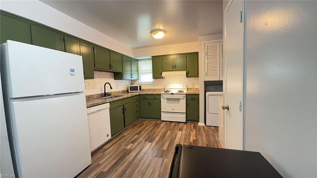 1379 E Tanners Creek DR, Norfolk, VA 23513
