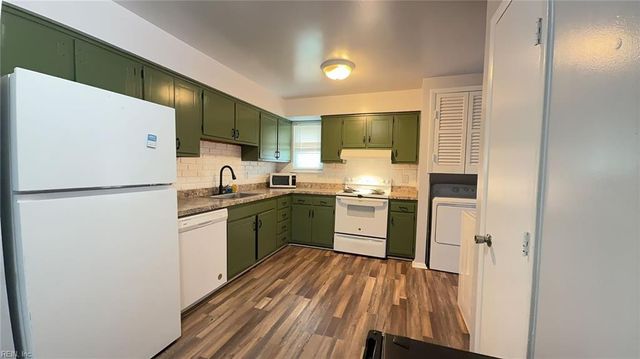 1379 E Tanners Creek DR, Norfolk, VA 23513