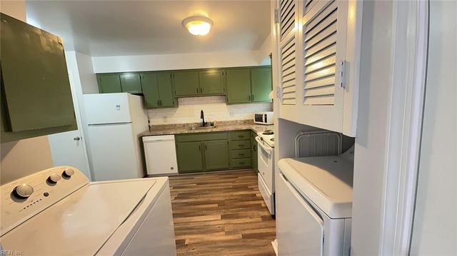 1379 E Tanners Creek DR, Norfolk, VA 23513