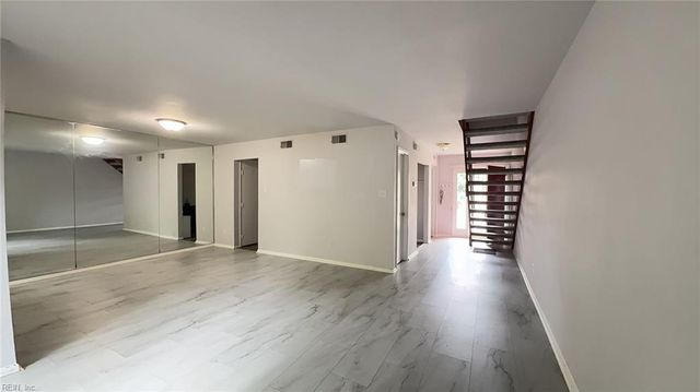 1379 E Tanners Creek DR, Norfolk, VA 23513