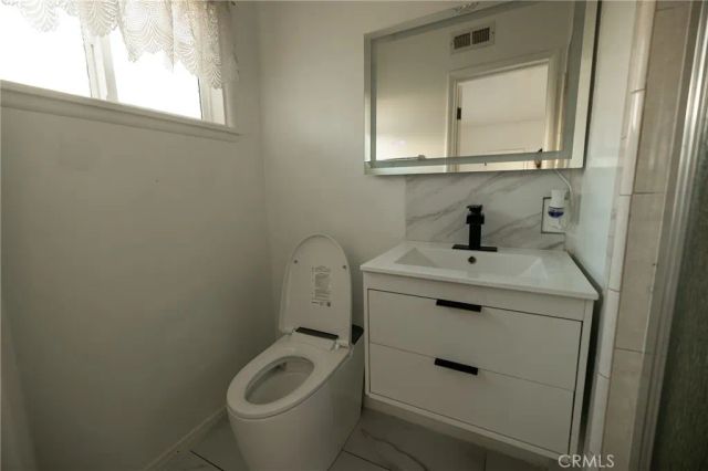 1922 Meriday, Santa Ana, CA 92706