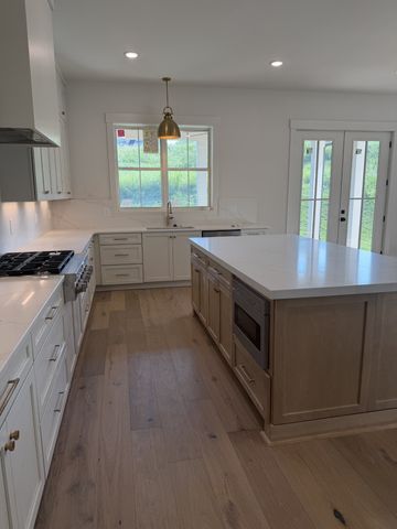 2290 Brakeman Ln, Thompsons Station, TN 37179