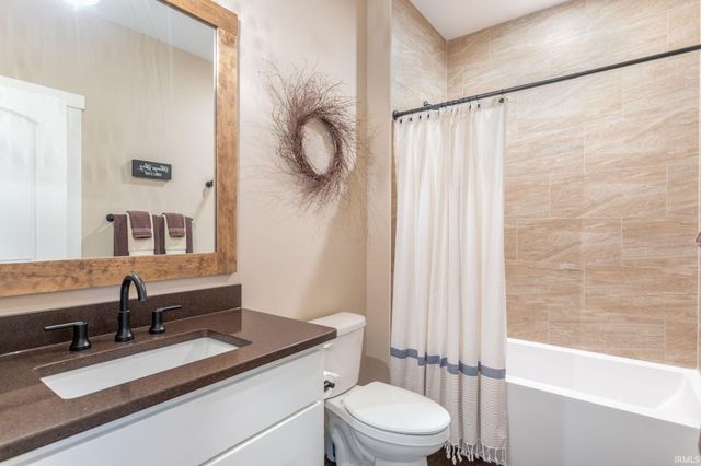 54706 Columbia Bay Drive, Osceola, IN 46561