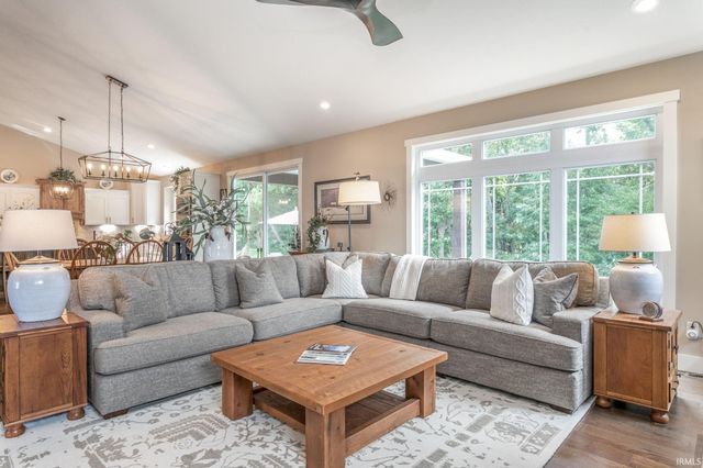 54706 Columbia Bay Drive, Osceola, IN 46561