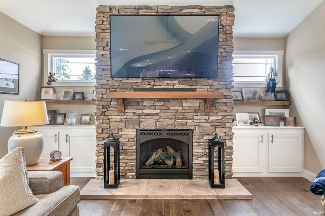 54706 Columbia Bay Drive, Osceola, IN 46561