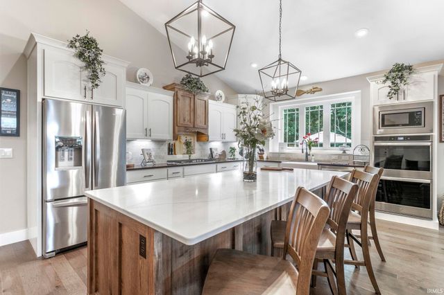 54706 Columbia Bay Drive, Osceola, IN 46561