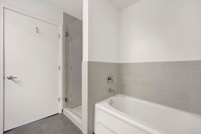 320 E 21ST Street 504, Chicago, IL 60616