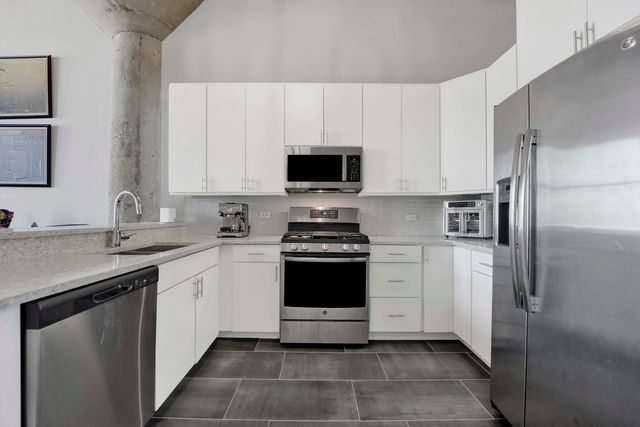 320 E 21ST Street 504, Chicago, IL 60616