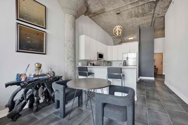 320 E 21ST Street 504, Chicago, IL 60616