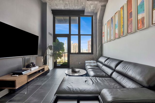 320 E 21ST Street 504, Chicago, IL 60616