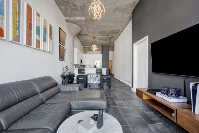 320 E 21ST Street 504, Chicago, IL 60616