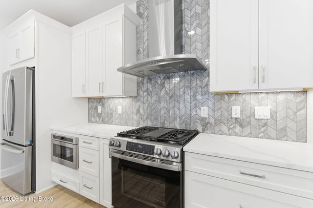 2900 Megan Thompson Way, Louisville, KY 40220