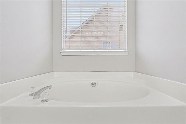 11790 Spring Lake Way, Fayetteville, GA 30215