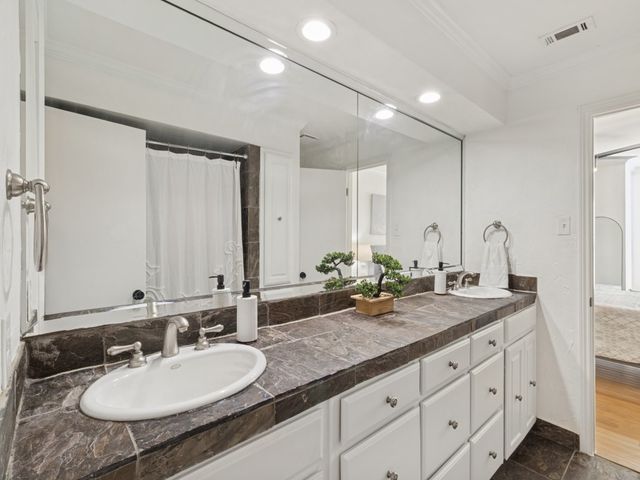 3722 Wooded Creek Drive, Farmers Branch, TX 75244
