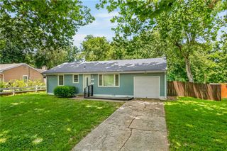 10516 Richmond Avenue, Kansas City, MO 64134
