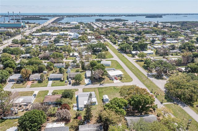 1620 5th Avenue, Vero Beach, FL 32960