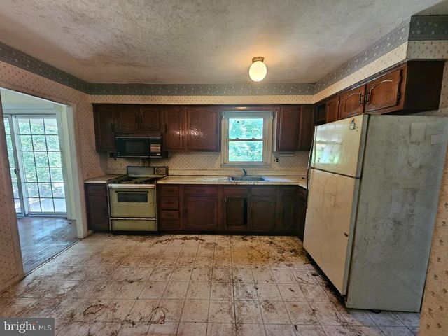 44 N BORO LINE RD, Collegeville, PA 19426