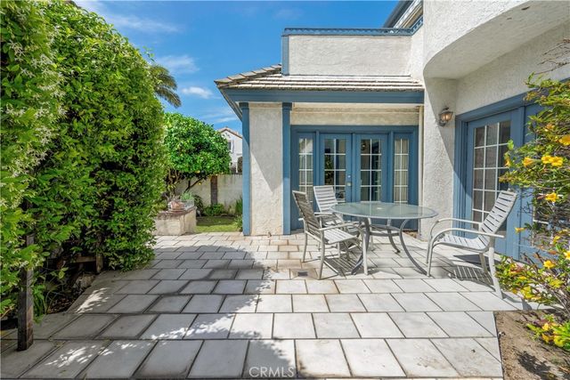 40 E Neapolitan, Long Beach, CA 90803