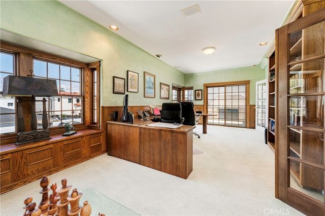 40 E Neapolitan, Long Beach, CA 90803