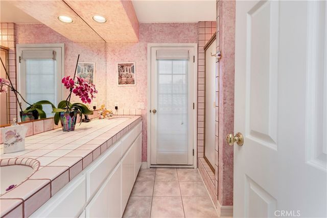 40 E Neapolitan, Long Beach, CA 90803