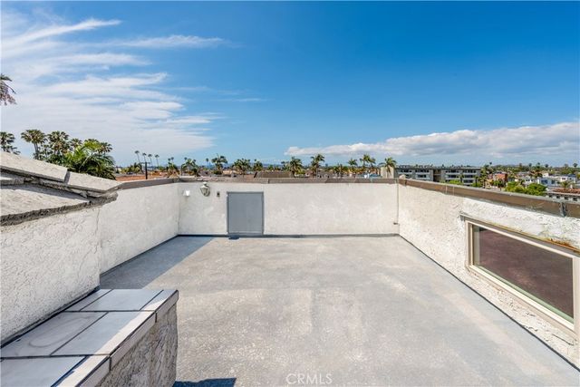 40 E Neapolitan, Long Beach, CA 90803