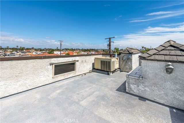 40 E Neapolitan, Long Beach, CA 90803