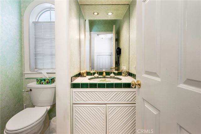 40 E Neapolitan, Long Beach, CA 90803