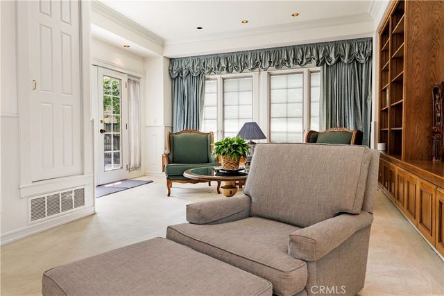 40 E Neapolitan, Long Beach, CA 90803