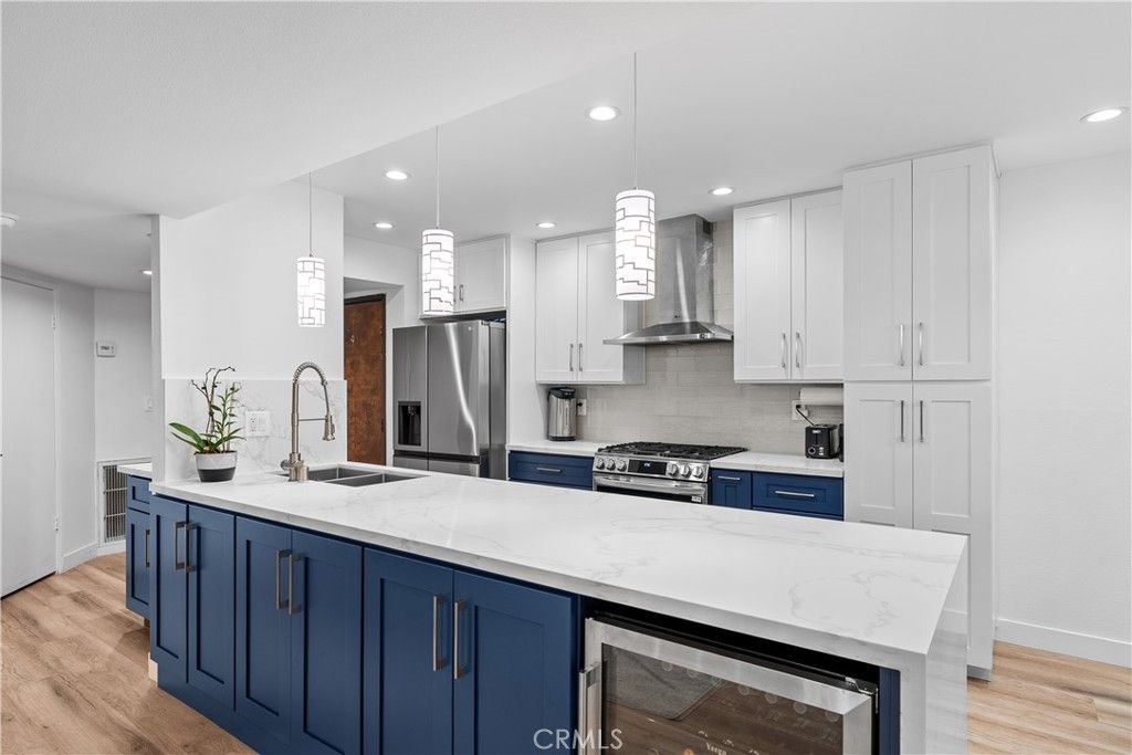 5325 Lindley Avenue 106, Tarzana, CA 91356 — photo 2