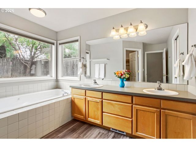 2620 Nw 19TH Cir, Camas, WA 98607