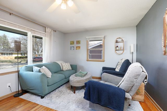 2718 Dosh Road, Des Moines, IA 50310