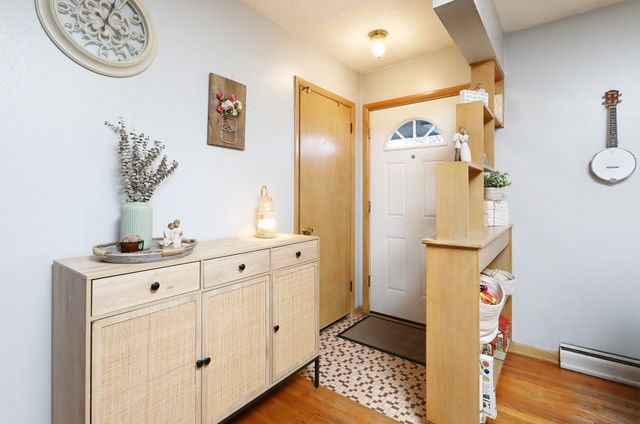 2718 Dosh Road, Des Moines, IA 50310