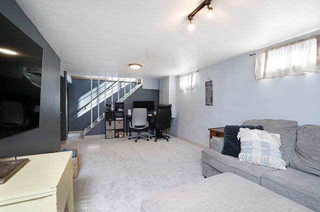 2718 Dosh Road, Des Moines, IA 50310