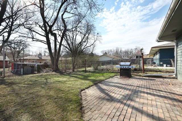 2718 Dosh Road, Des Moines, IA 50310