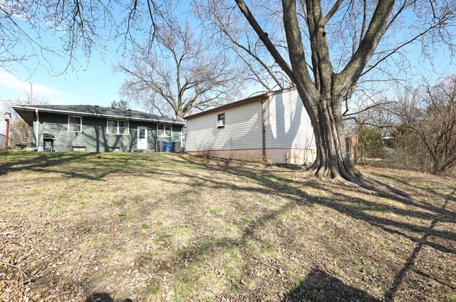 2718 Dosh Road, Des Moines, IA 50310