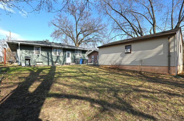 2718 Dosh Road, Des Moines, IA 50310