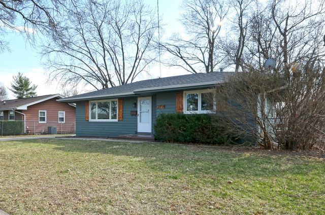 2718 Dosh Road, Des Moines, IA 50310