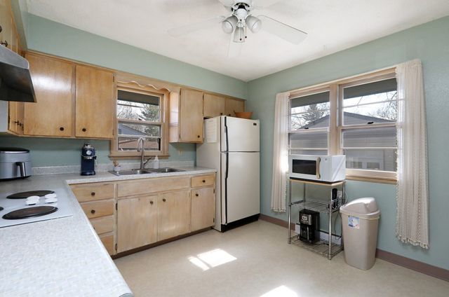 2718 Dosh Road, Des Moines, IA 50310