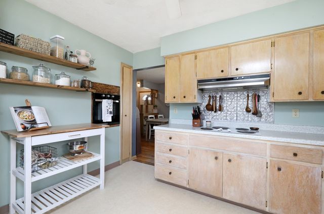 2718 Dosh Road, Des Moines, IA 50310