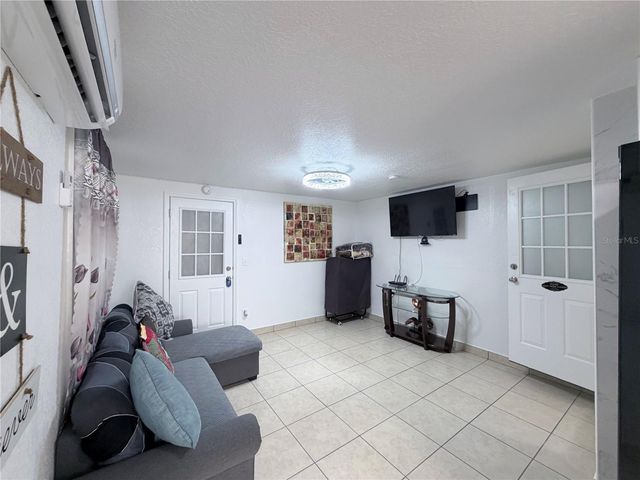 1508 W KNOLLWOOD STREET, Tampa, FL 33604