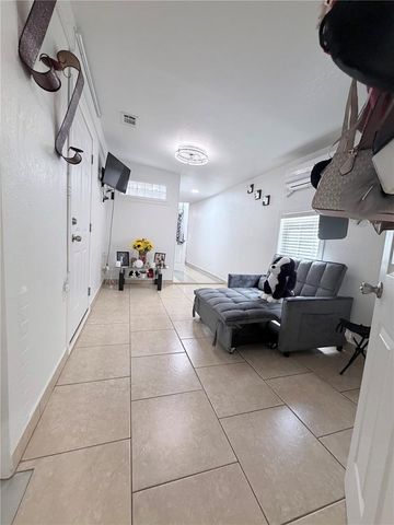 1508 W KNOLLWOOD STREET, Tampa, FL 33604